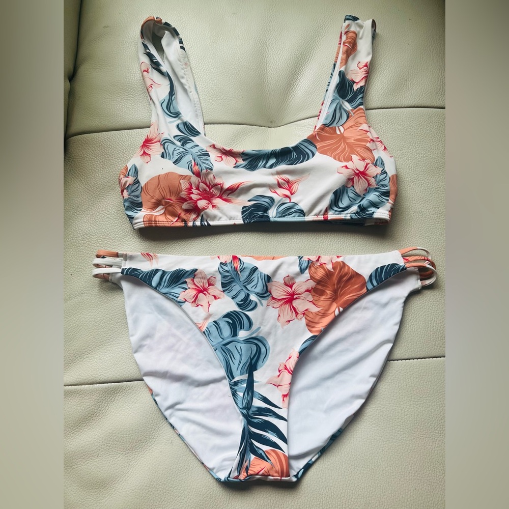 Bikini Roxy size large and x-large